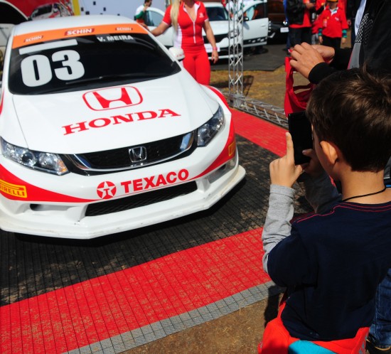 CAMPO GRANDE - MS - 13.09.15: DOMINGO DE FESTA DO CIRCUITO SCHIN STOCK CAR 2015 EM CAMPO GRANDE - Domingo de festa da Stock Car em Campo Grande. (Duda Bairros/Vicar)