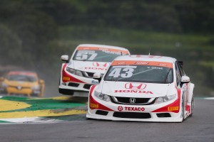 SÃO PAULO - SP - 12.12.15: CORRIDA 1 DA COPA PETROBRAS DE MARCAS EM INTERLAGOS - Corrida 1 da Copa Petrobras de Marcas em Interlagos. (Duda Bairros/Vicar)