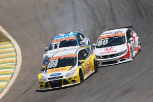 SÃO PAULO - SP - 13.12.15: CORRIDA 2 DA COPA PETROBRAS DE MARCAS EM INTERLAGOS - Domingo de decisão da Copa Petrobras de Marcas em Interlagos. (Duda Bairros/Vicar)