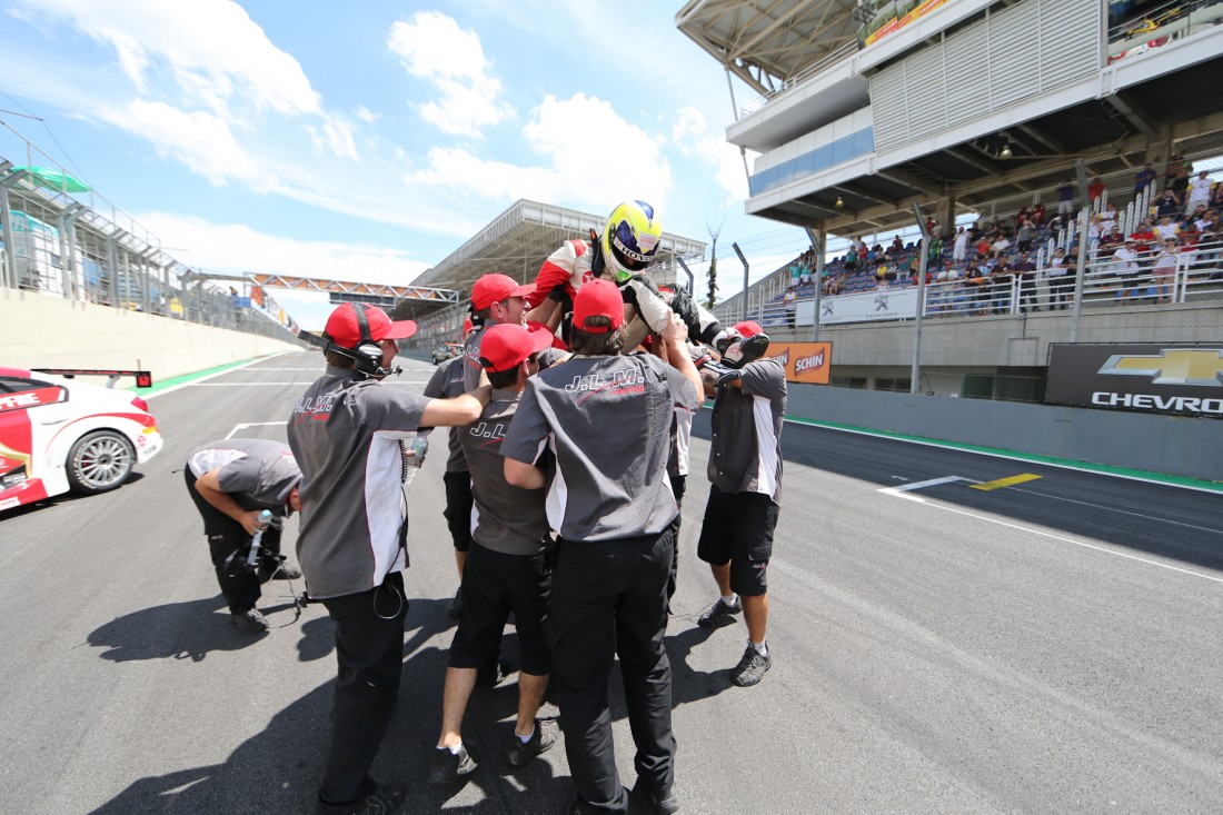 SÃO PAULO - SP - 13.12.15: CORRIDA 2 DA COPA PETROBRAS DE MARCAS EM INTERLAGOS - Domingo de decisão da Copa Petrobras de Marcas em Interlagos. (Duda Bairros/Vicar)