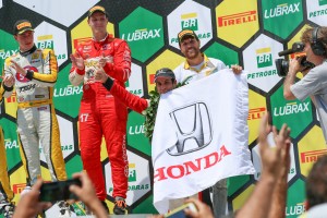 SÃO PAULO - SP - 13.12.15: CORRIDA 2 DA COPA PETROBRAS DE MARCAS EM INTERLAGOS - Domingo de decisão da Copa Petrobras de Marcas em Interlagos. (Duda Bairros/Vicar)