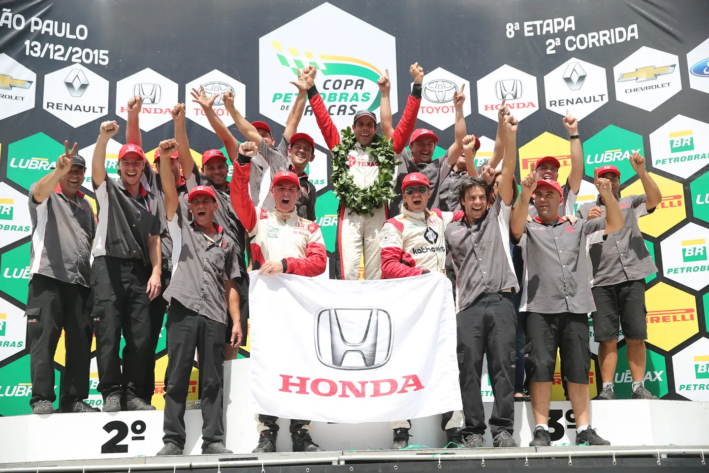 SÃO PAULO - SP - 13.12.15: CORRIDA 2 DA COPA PETROBRAS DE MARCAS EM INTERLAGOS - Domingo de decisão da Copa Petrobras de Marcas em Interlagos. (Duda Bairros/Vicar)