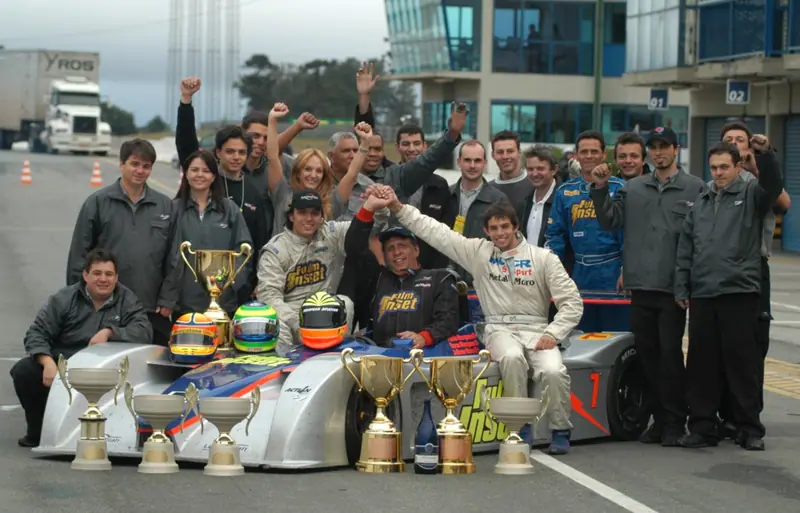 Pilotos Tarso, Paulo Marques, Juliano Moro e equipe vencedores nas 06 Horas Curitiba - PR